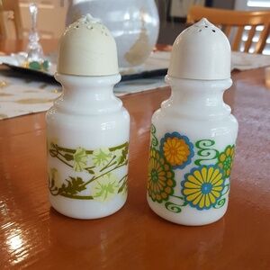 Vintage - 1950's Milk Glass Salt & Pepper‎ Shakers